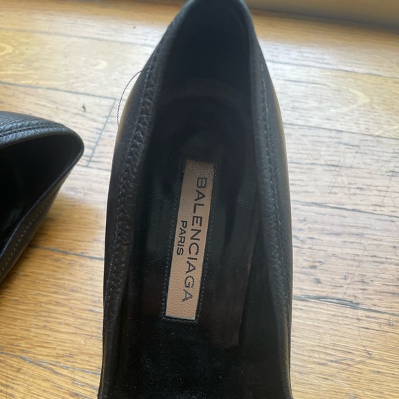 BALENCIAGA Kitten Heel 🍷❤️ - Picture 6 of 8